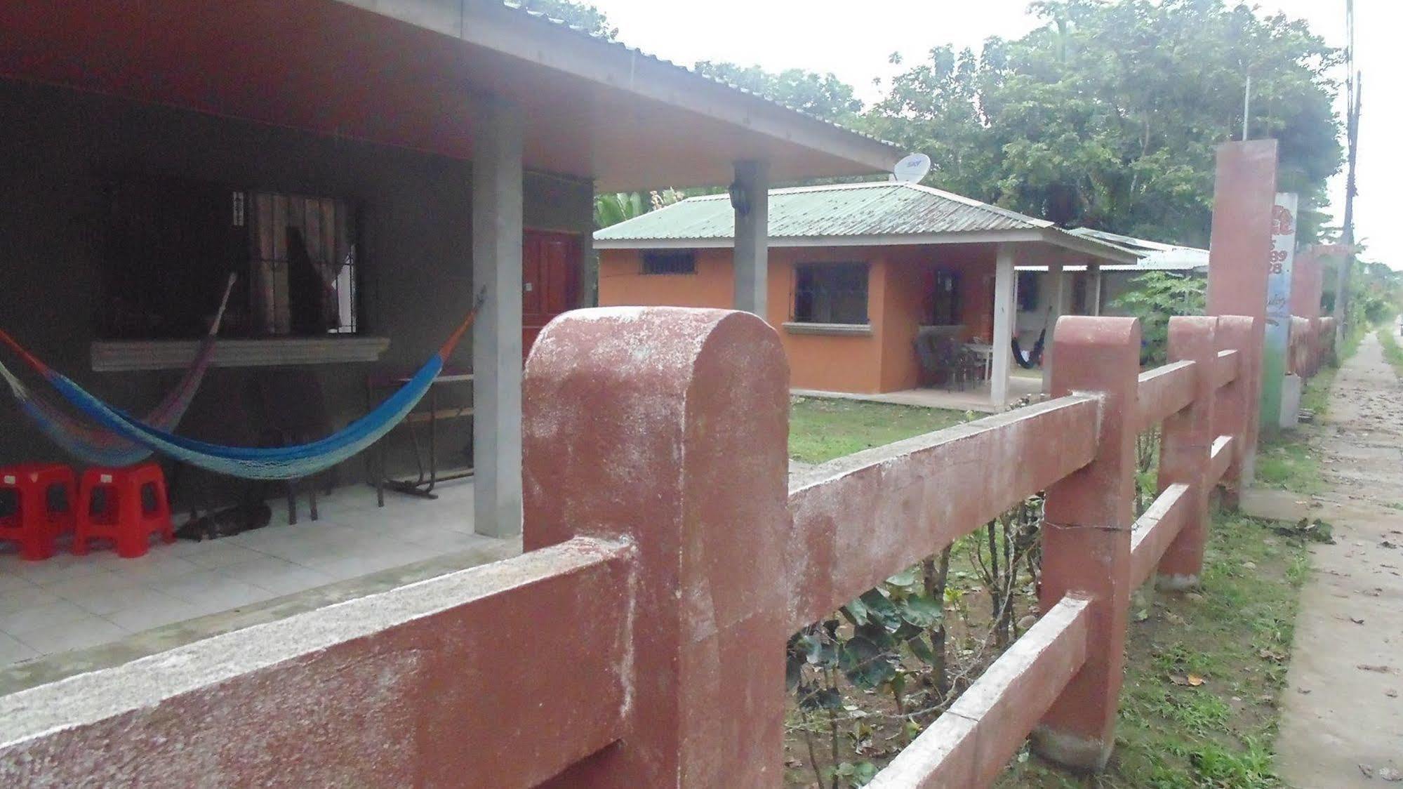 Cahuita Lodge Bagian luar foto